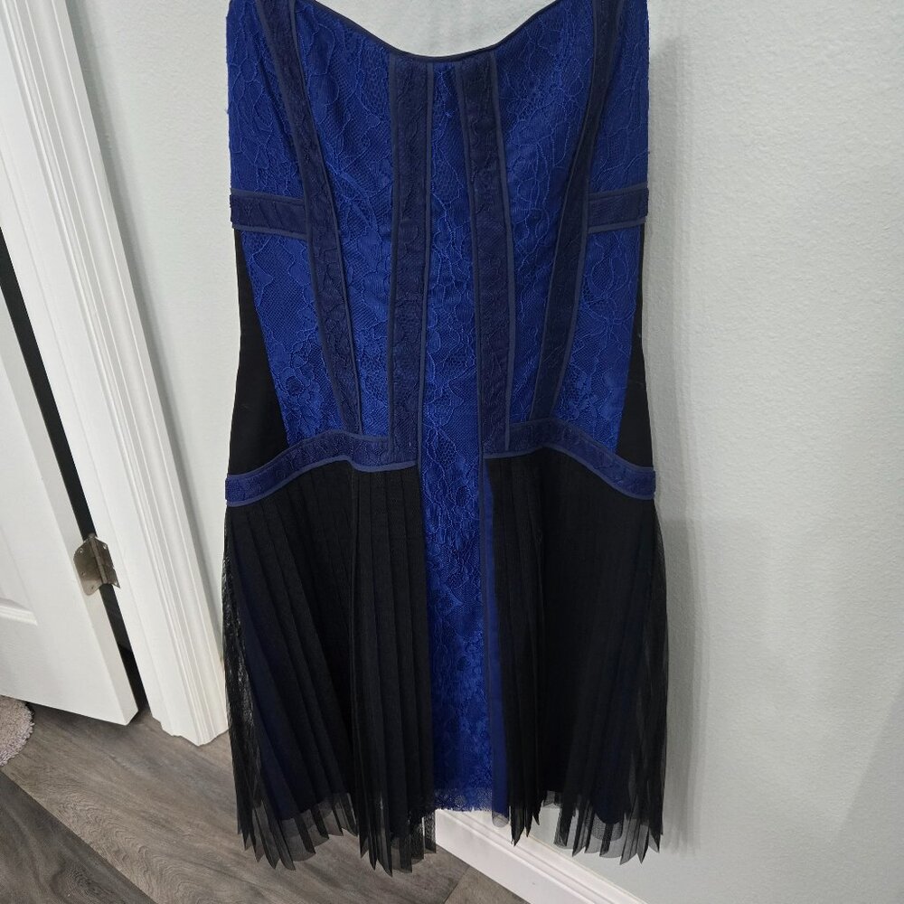 BCBG Galia new.with tag size 4 dress strapless